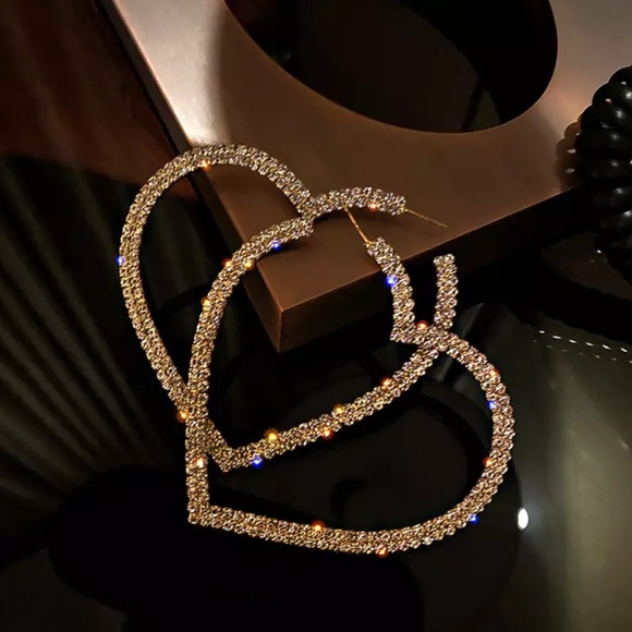 Pippidip Jewelry - Pippidip Gold Heart Earrings